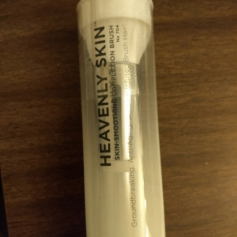 Heavenly Skin Skin Smoothing Complexion Brush NIB!